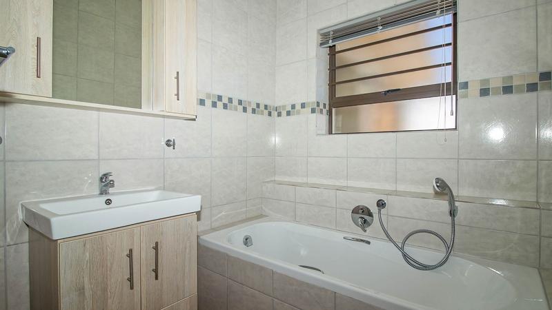 5 Bedroom Property for Sale in Jongensfontein Western Cape